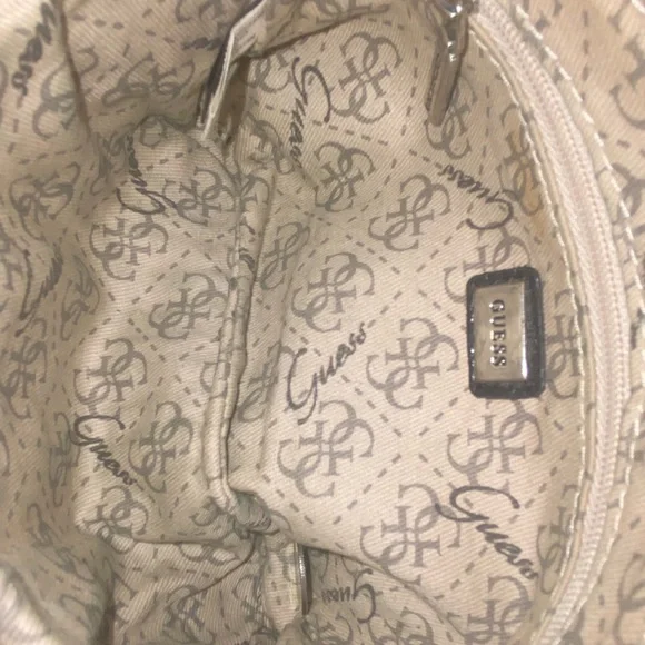 Guess Wallet - Picture 3 of 3